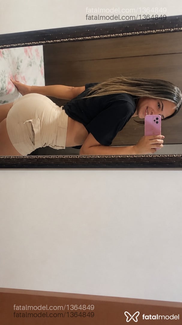 Acompanhante travesti com cabelo castanho de olhos castanhos - Larii