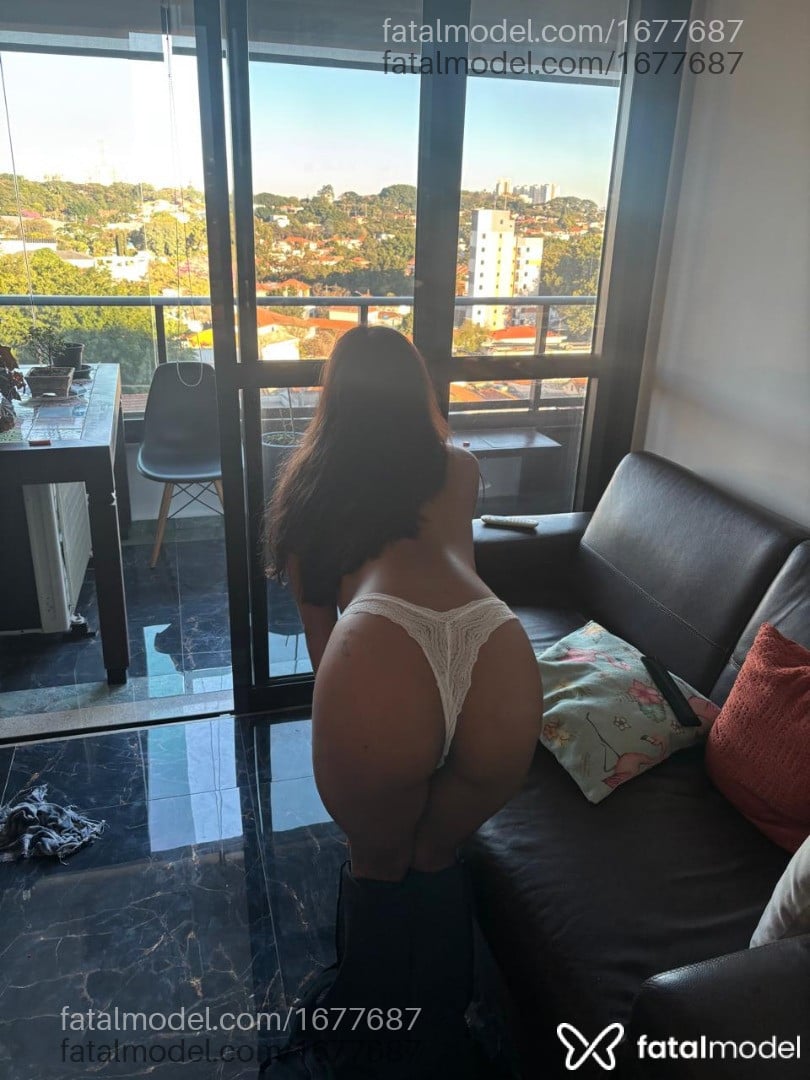 Acompanhante mulher com cabelo castanho de olhos castanhos - Luana