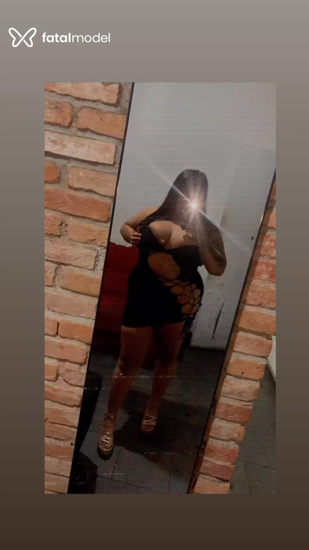 Acompanhante mulher morena (o) de olhos verdes - Júlia