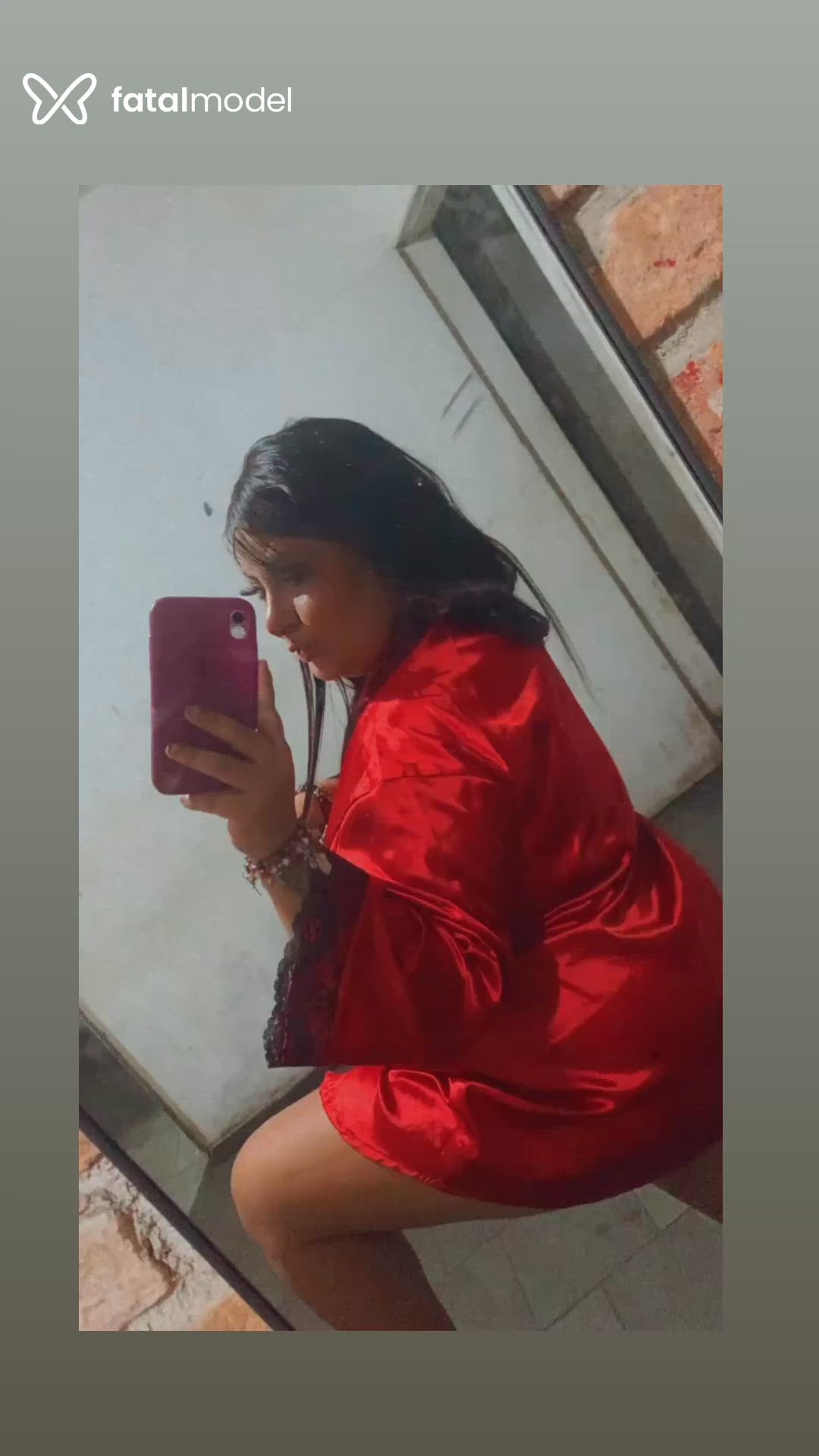 Acompanhante mulher morena (o) de olhos verdes - Júlia