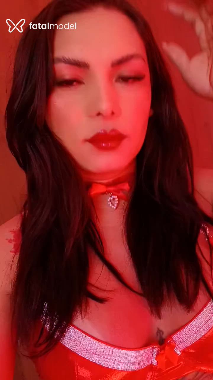 Acompanhante mulher trans com cabelo castanho de olhos castanhos - Paloma