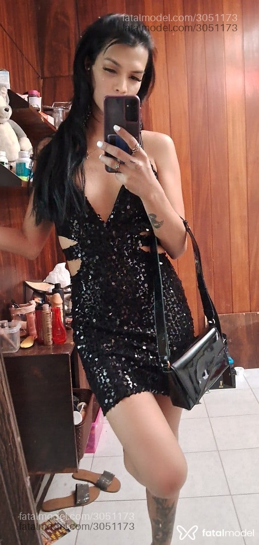 Acompanhante mulher trans morena (o) de olhos pretos - Bruna