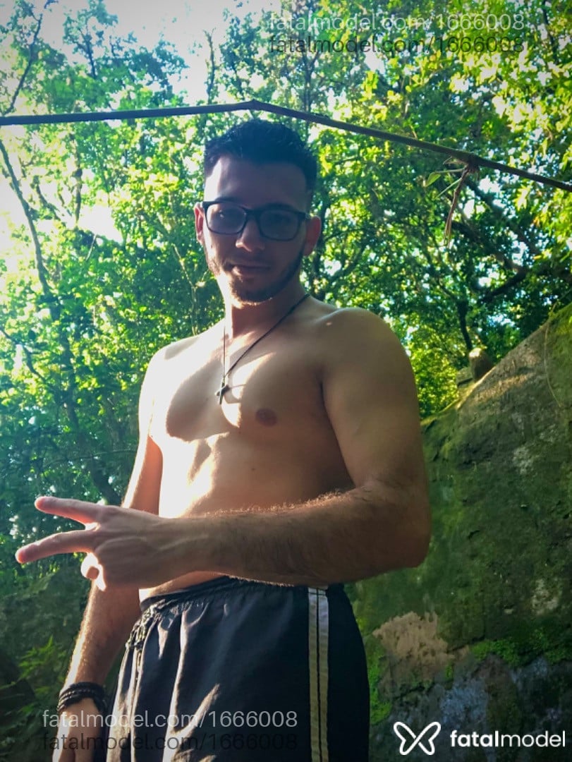 Acompanhante homem morena (o) de olhos castanhos - Lucas