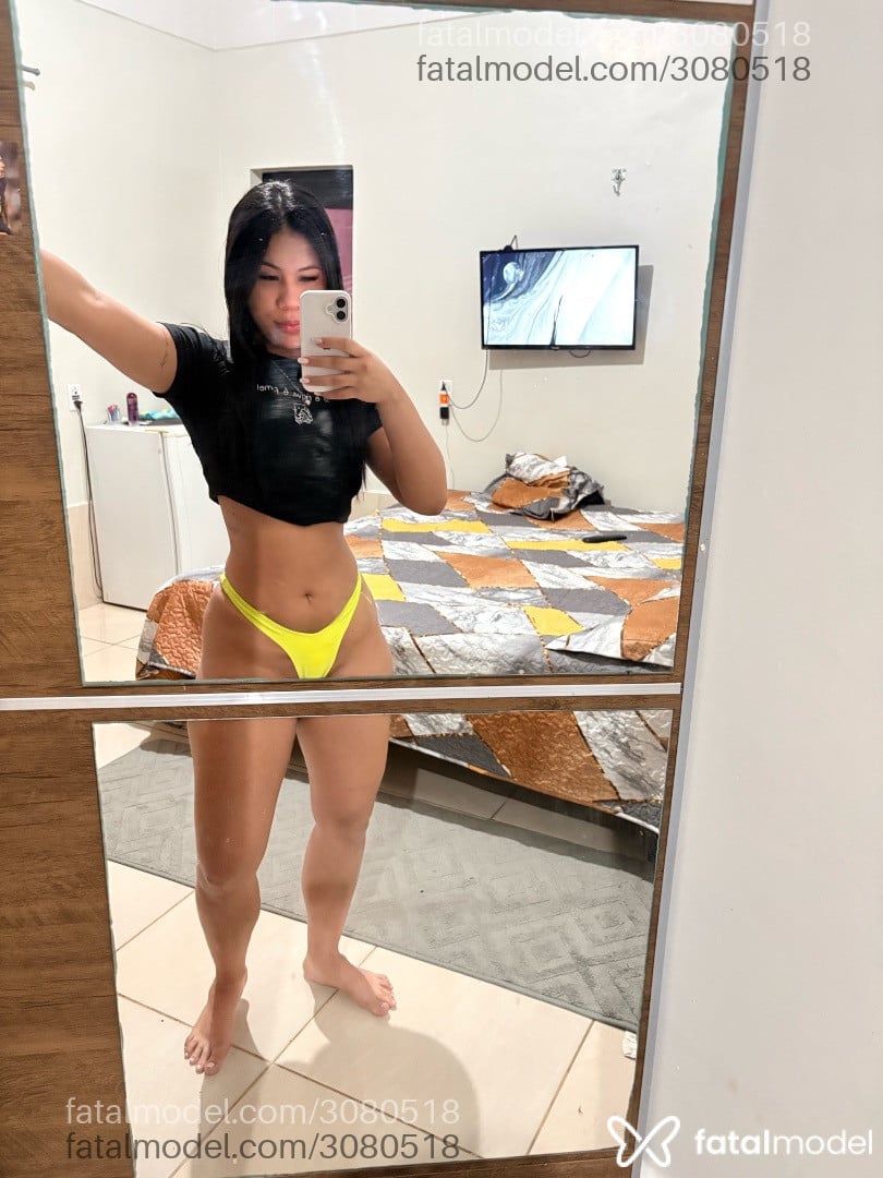 Acompanhante mulher morena (o) de olhos pretos - Lia Morena