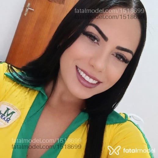 Acompanhante mulher morena (o) de olhos verdes - Babi
