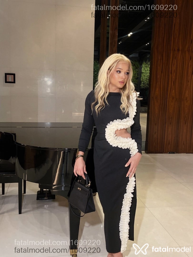 Acompanhante mulher trans com cabelo castanho de olhos castanhos - Lizzie Timm Acompanhante mulher trans com cabelo castanho de olhos castanhos - Lizzie Timm