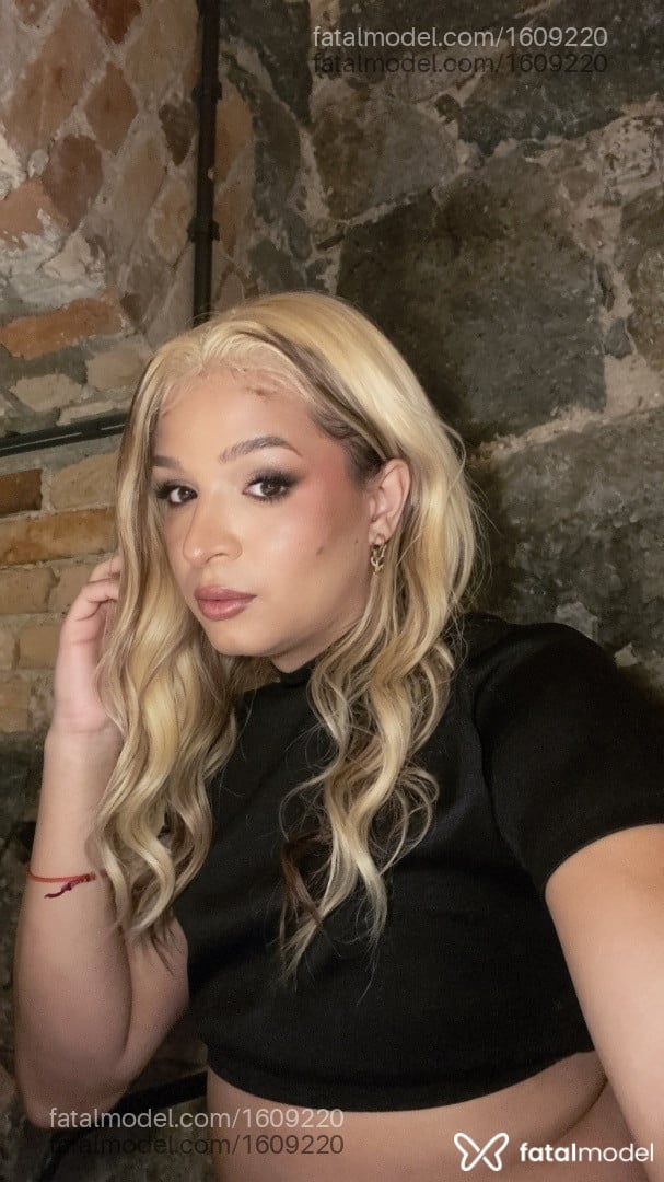 Acompanhante mulher trans com cabelo castanho de olhos castanhos - Lizzie Timm Acompanhante mulher trans com cabelo castanho de olhos castanhos - Lizzie Timm