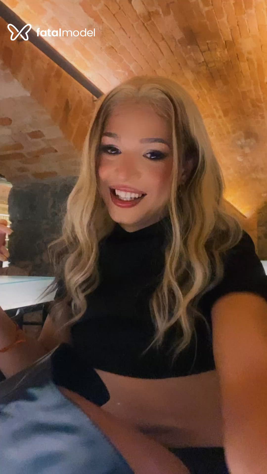 Acompanhante mulher trans com cabelo castanho de olhos castanhos - Lizzie Timm Acompanhante mulher trans com cabelo castanho de olhos castanhos - Lizzie Timm