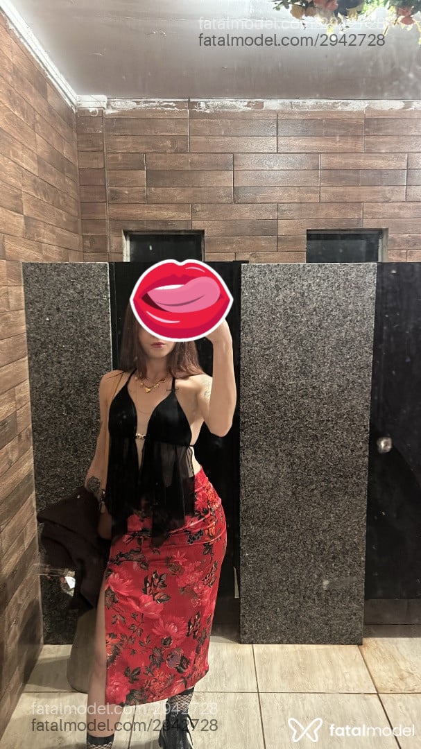 Acompanhante mulher ruiva (o) de olhos mel - Bela