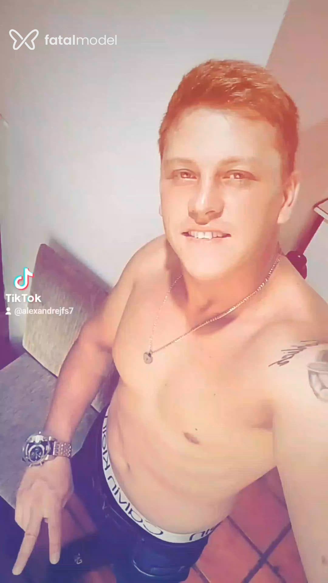 Acompanhante homem loira (o) de olhos verdes - Tiago
