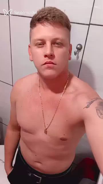 Acompanhante homem loira (o) de olhos verdes - Tiago