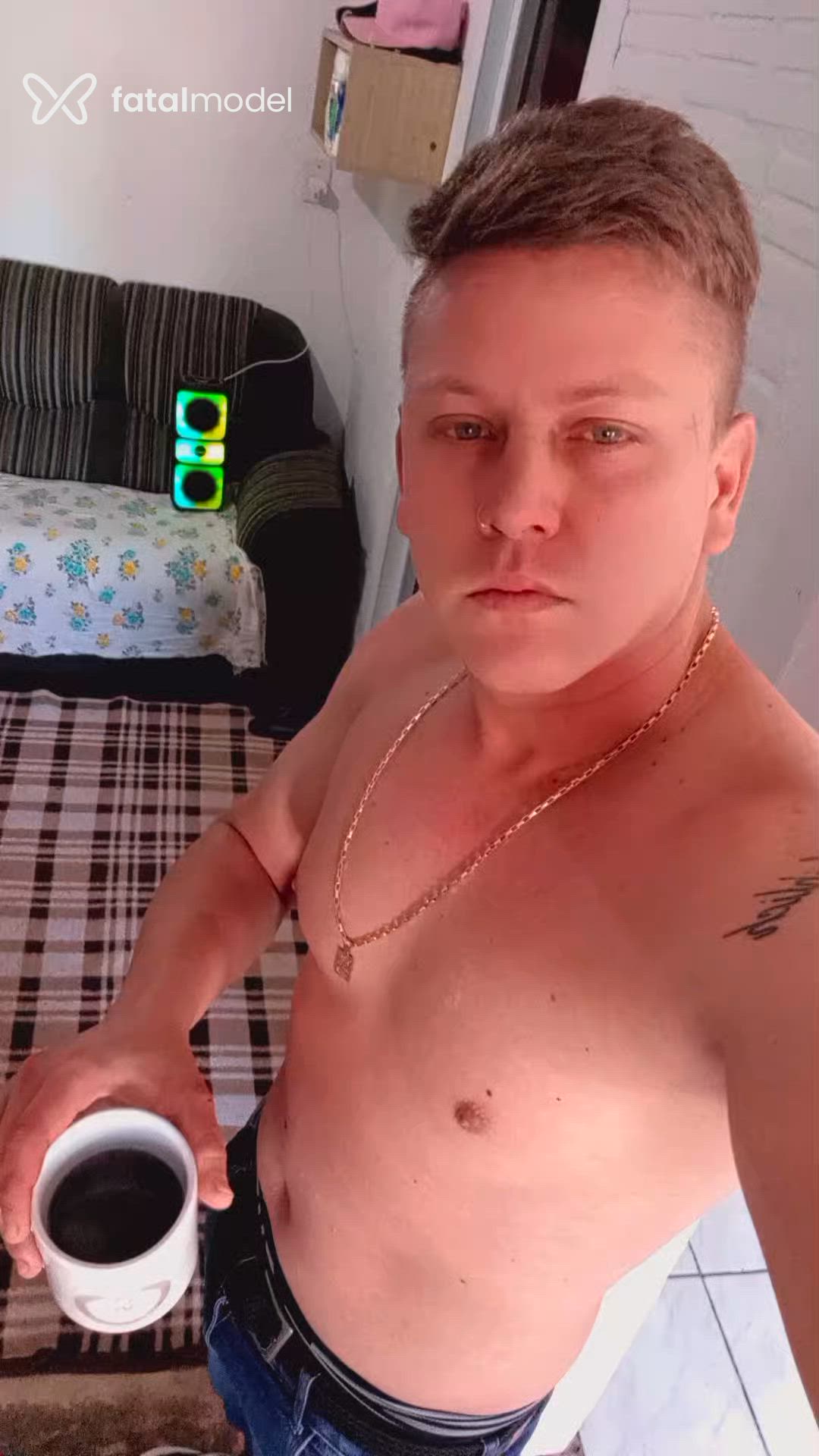 Acompanhante homem loira (o) de olhos verdes - Tiago