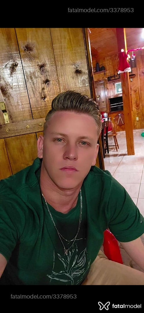 Acompanhante homem loira (o) de olhos verdes - Tiago