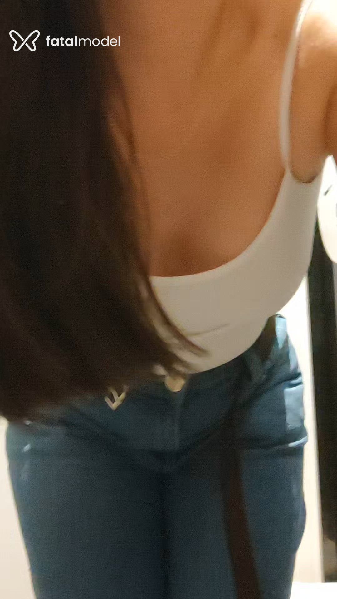 Acompanhante mulher com cabelo castanho de olhos castanhos - Clara Chaveirinha