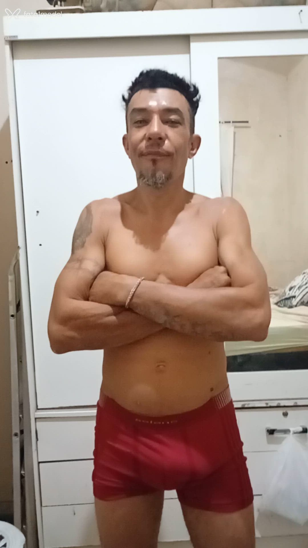 Acompanhante homem com cabelo castanho de olhos mel - Blade