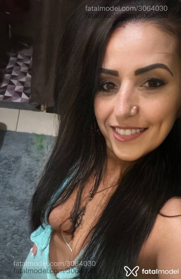 Acompanhante mulher morena (o) de olhos mel - Mariana