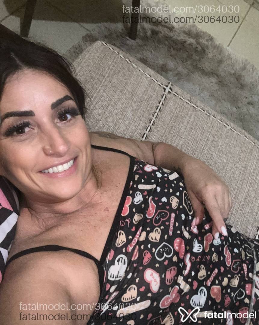 Acompanhante mulher morena (o) de olhos mel - Mariana