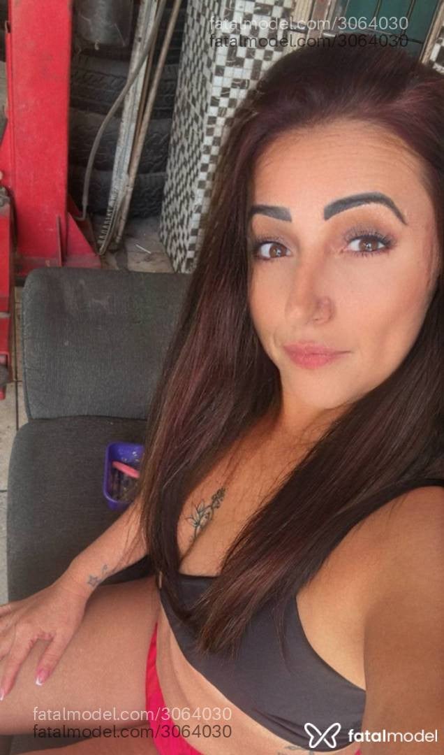 Acompanhante mulher morena (o) de olhos mel - Mariana