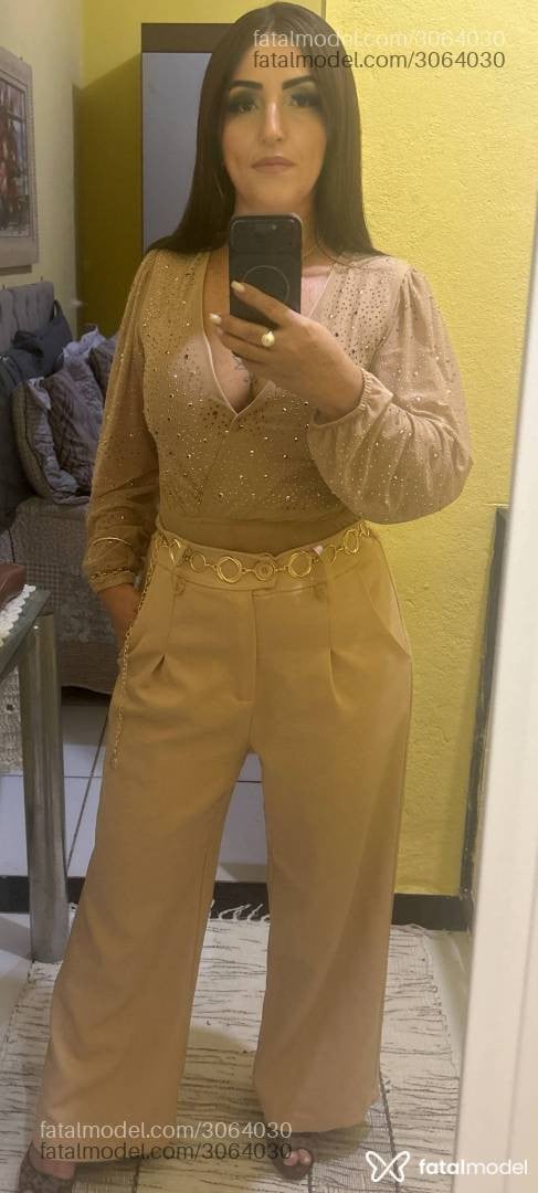 Acompanhante mulher morena (o) de olhos mel - Mariana