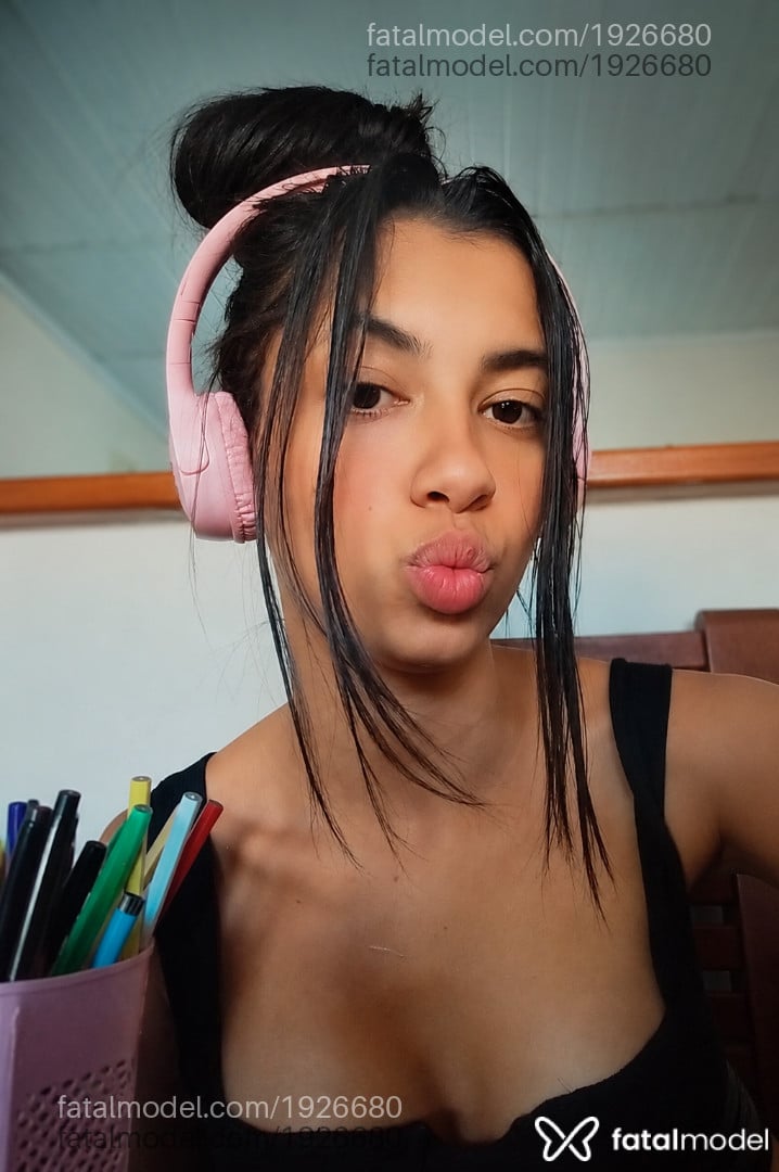 Acompanhante mulher morena (o) de olhos castanhos - Gabi