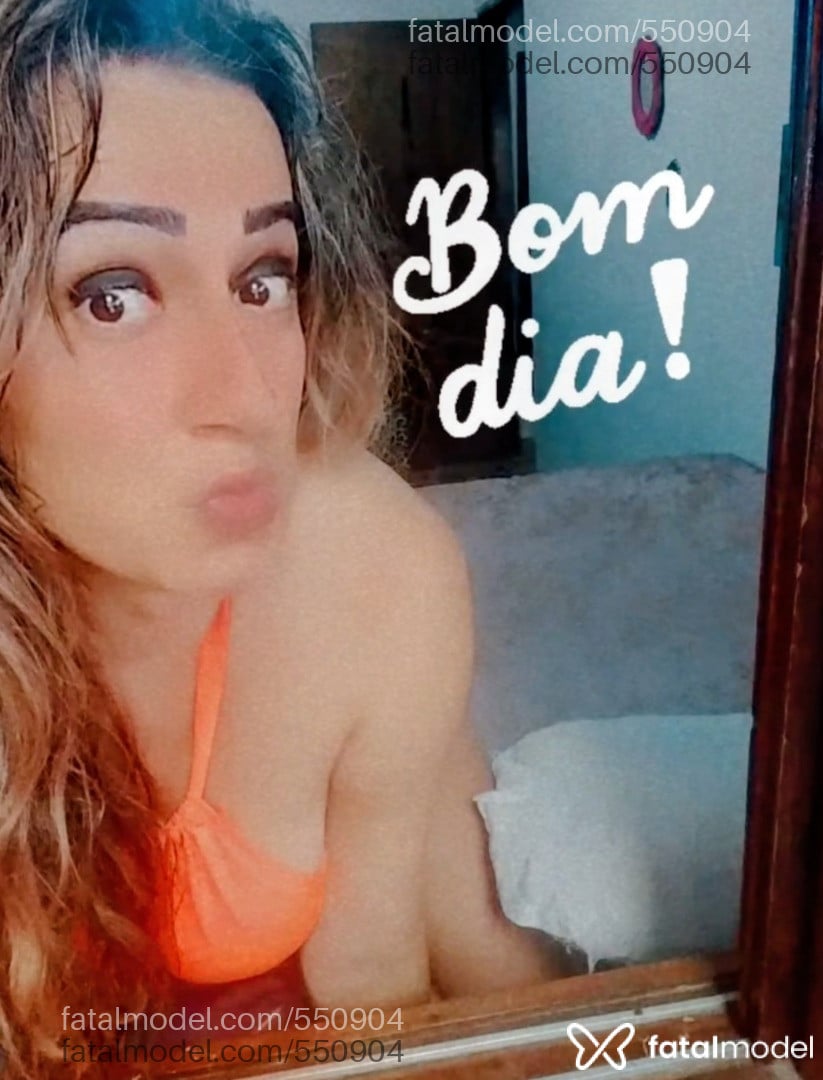 Acompanhante mulher trans loira (o) de olhos mel - Cibele rondy