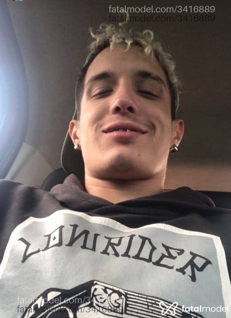 Acompanhante homem com cabelo castanho de olhos castanhos - Felipe Fernando