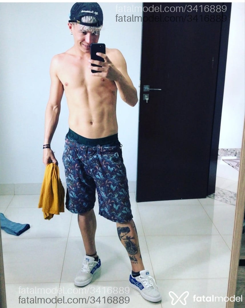 Acompanhante homem com cabelo castanho de olhos castanhos - Felipe Fernando