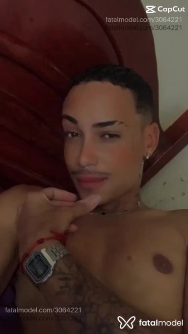 Acompanhante não-binário morena (o) de olhos castanhos em Piraúba - Lucas