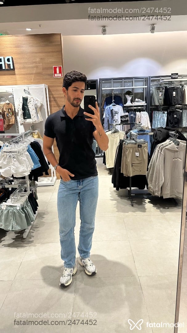 Acompanhante homem morena (o) de olhos pretos - Vitor