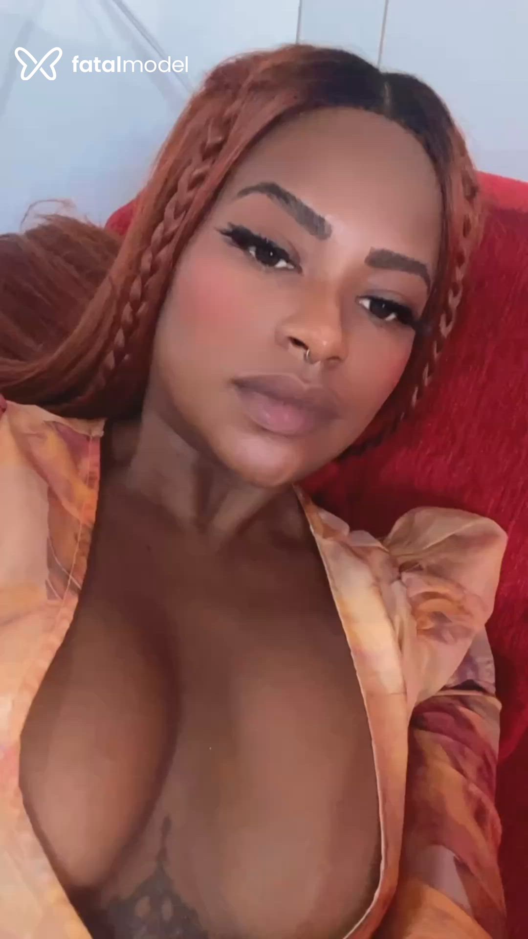 Acompanhante mulher morena (o) de olhos castanhos - Afrodite