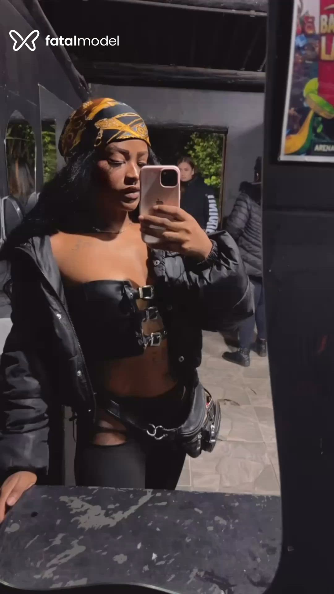 Acompanhante mulher morena (o) de olhos castanhos - Afrodite