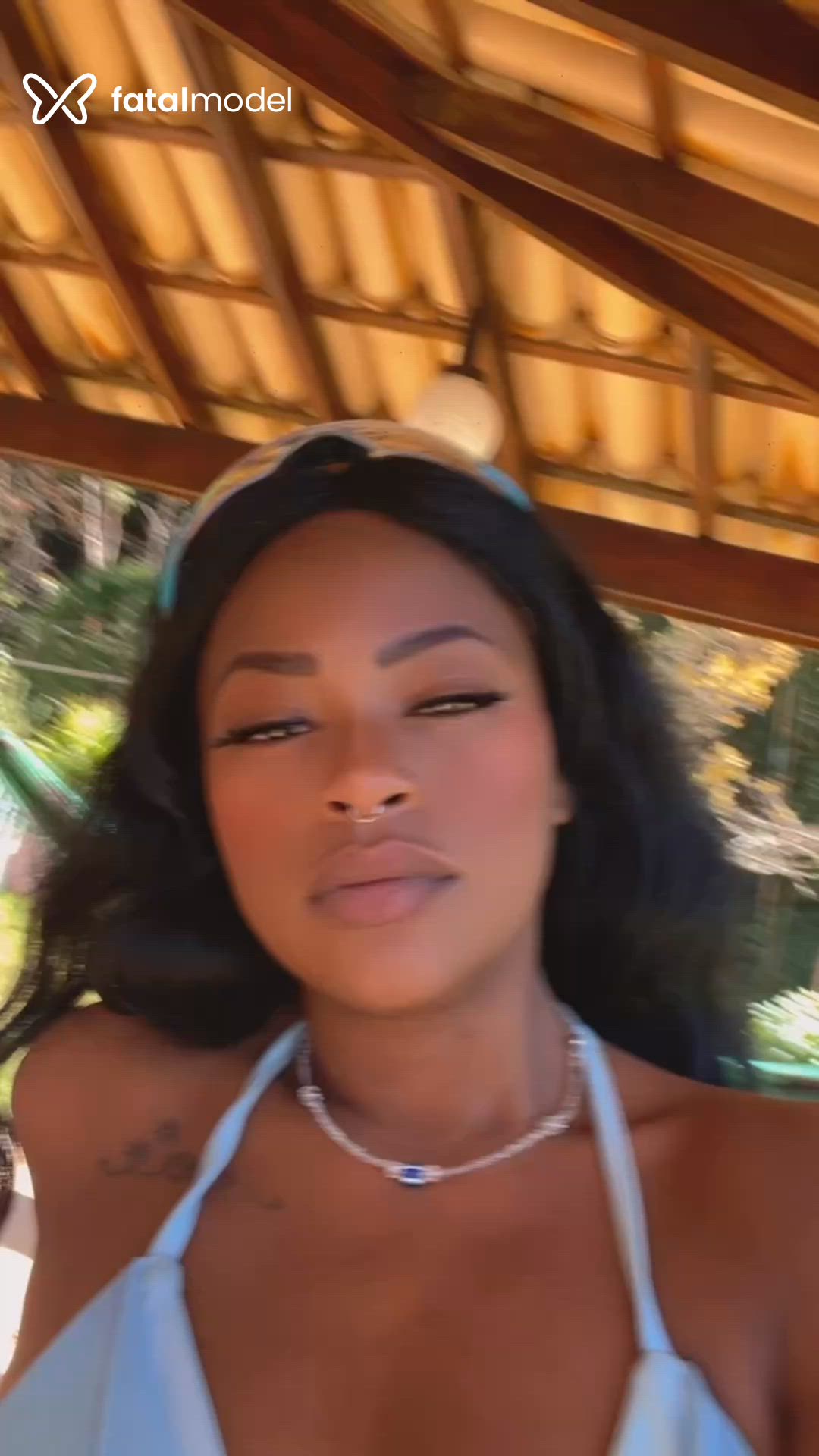 Acompanhante mulher morena (o) de olhos castanhos - Afrodite