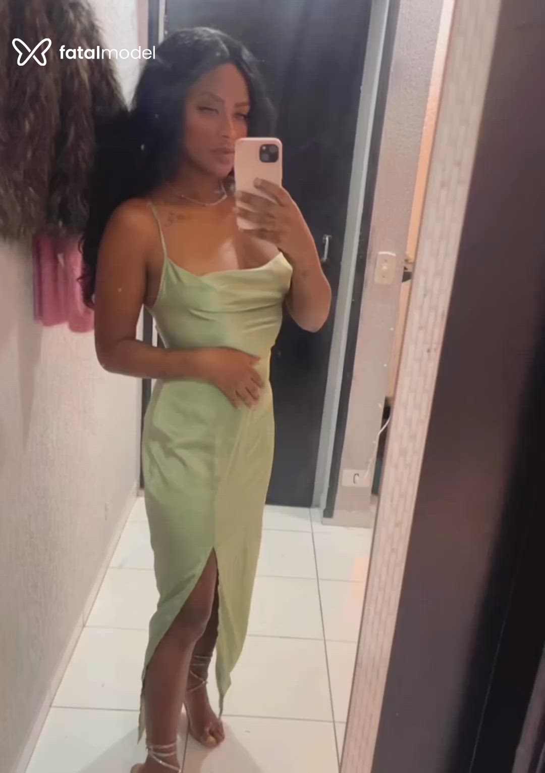Acompanhante mulher morena (o) de olhos castanhos - Afrodite