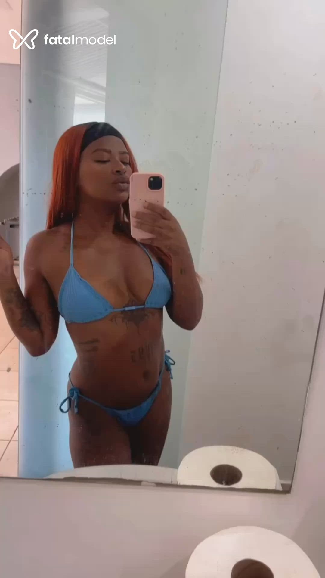 Acompanhante mulher morena (o) de olhos castanhos - Afrodite