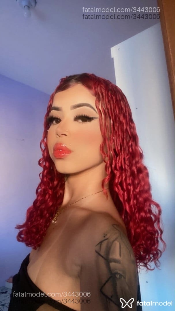 Acompanhante mulher com cabelo castanho de olhos mel - Ariel Acompanhante mulher com cabelo castanho de olhos mel - Ariel