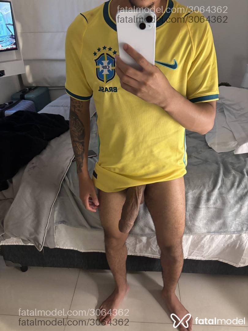 Acompanhante homem com cabelo castanho de olhos castanhos - Tiago