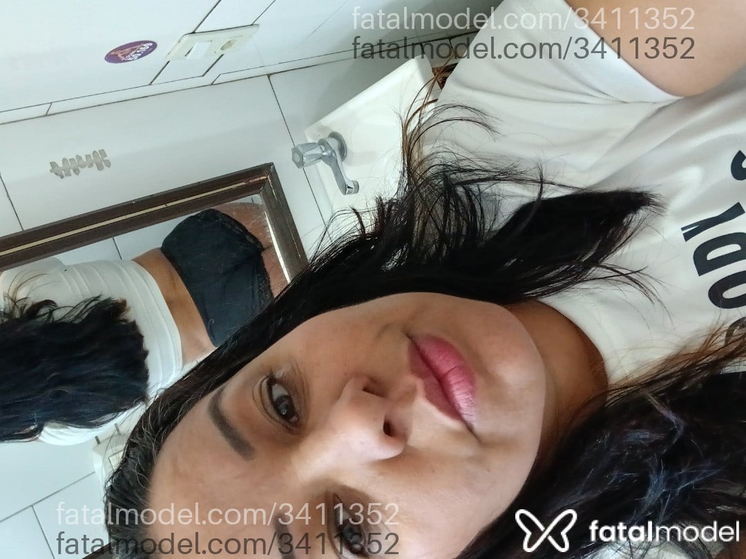 Acompanhante mulher com cabelo castanho de olhos castanhos - Zabér