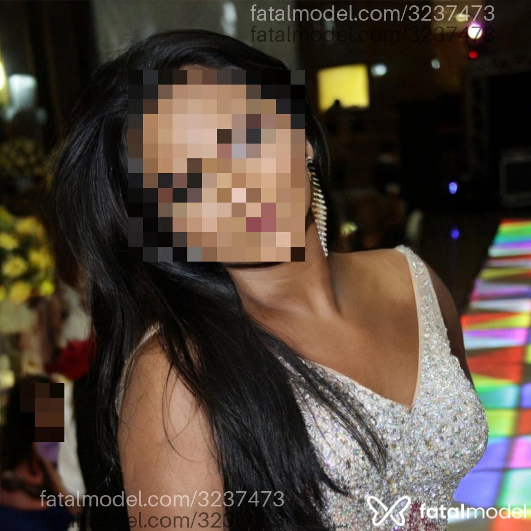 Acompanhante mulher morena (o) de olhos pretos - Helaena