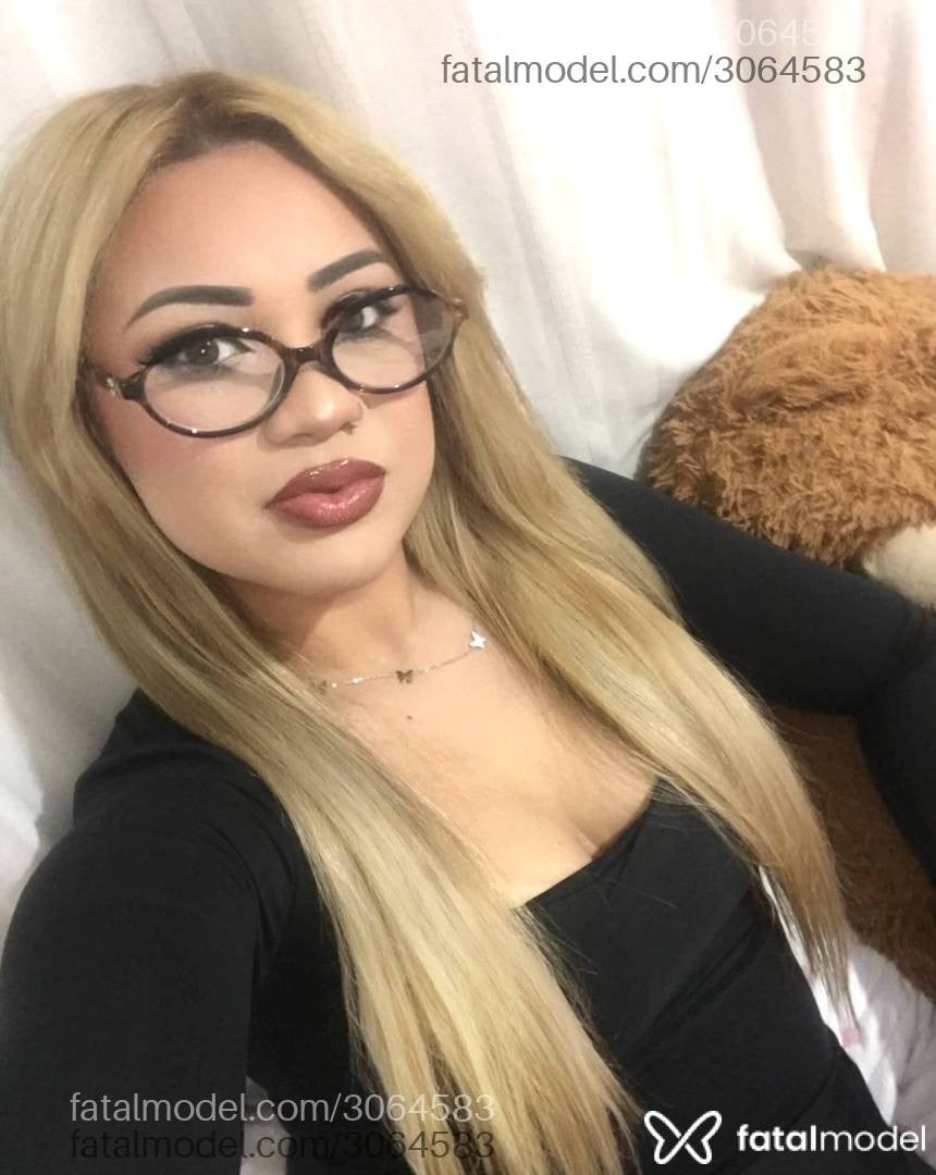 Acompanhante mulher loira (o) de olhos castanhos - Carolina