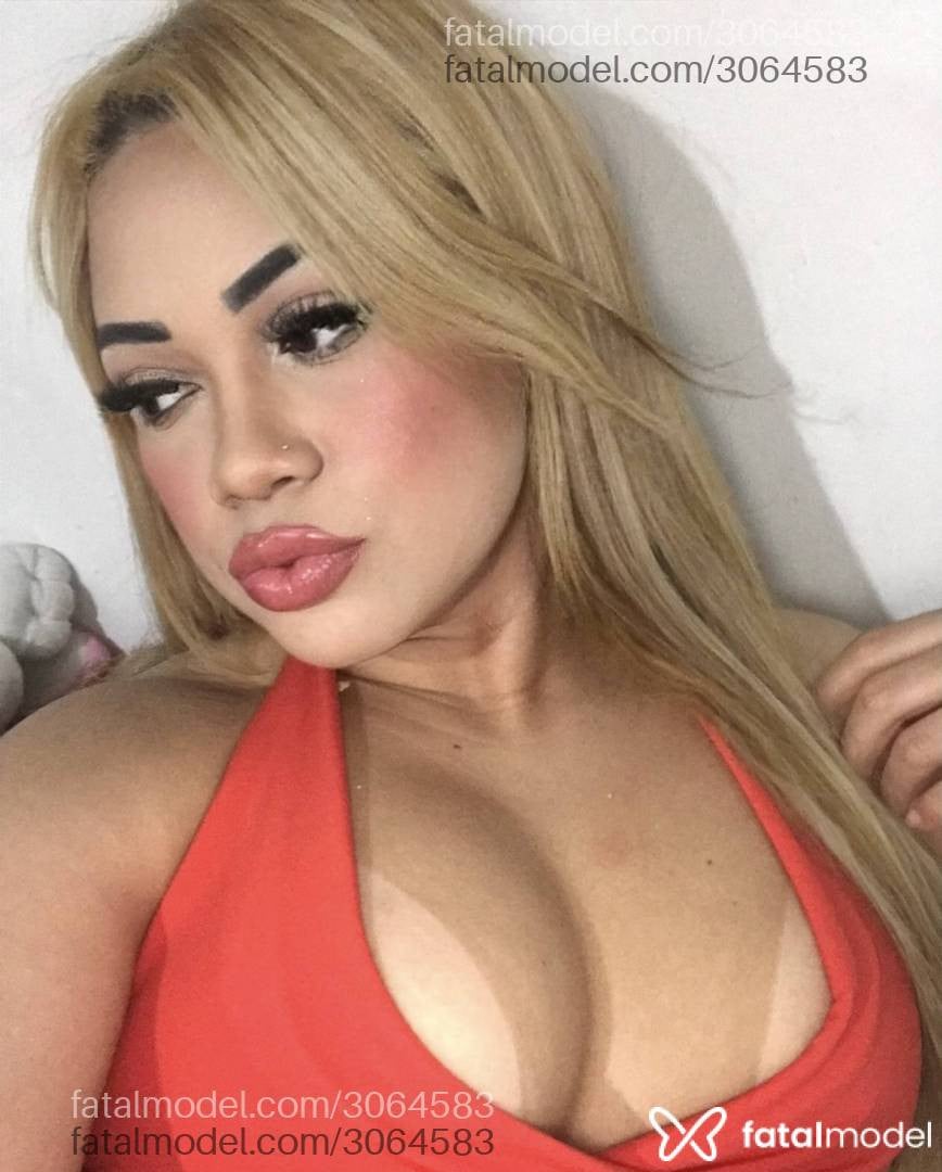 Acompanhante mulher loira (o) de olhos castanhos - Carolina