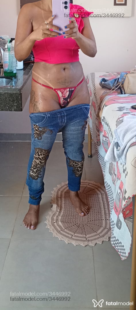 Acompanhante mulher morena (o) de olhos pretos - Minynha