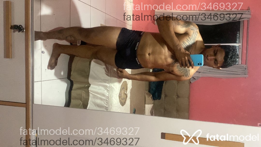 Acompanhante homem morena (o) de olhos castanhos - Daniel