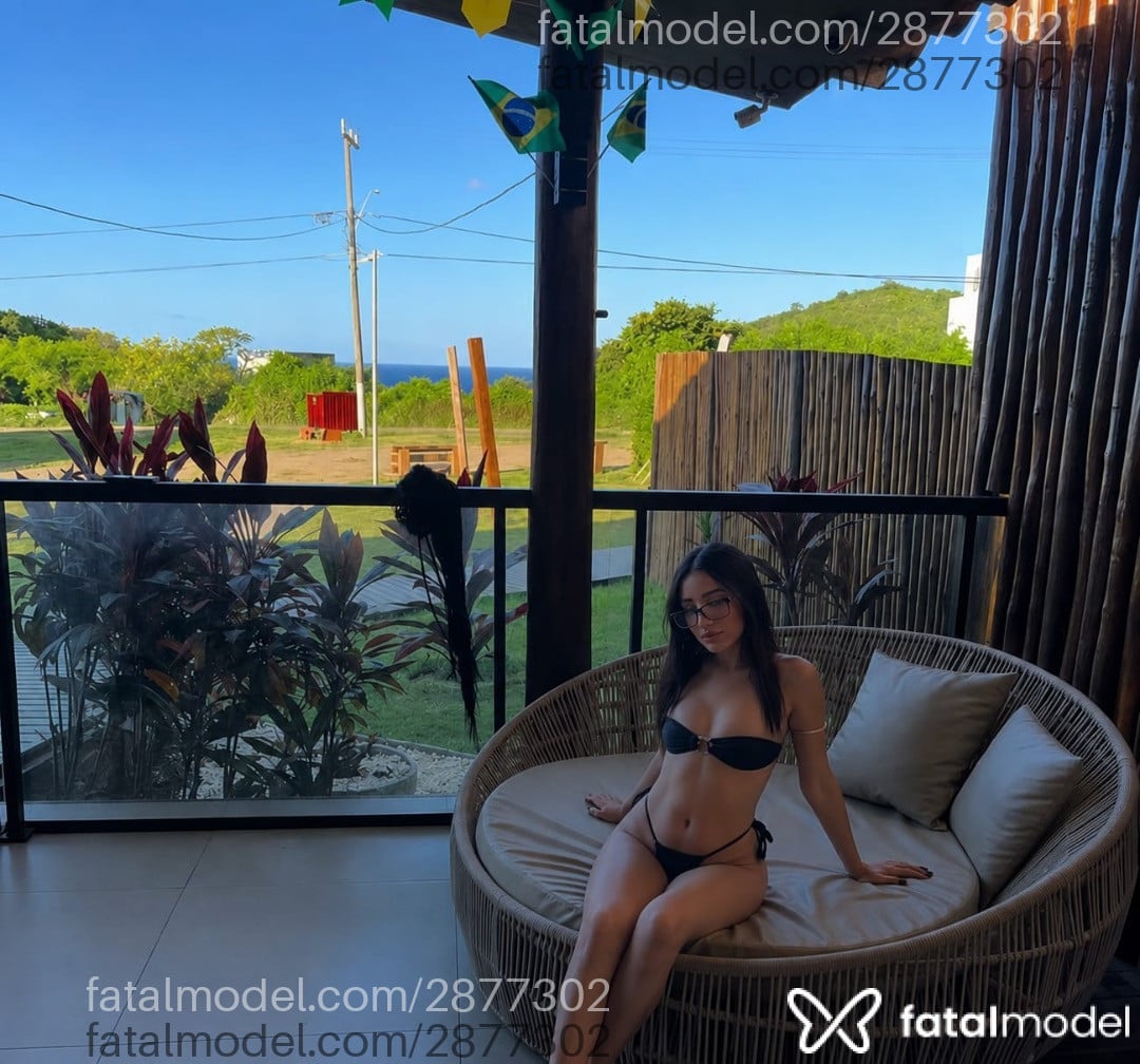 Acompanhante mulher com cabelo castanho de olhos castanhos - Tifany