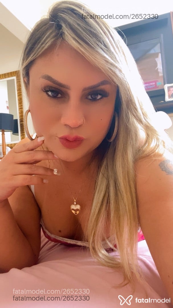 Acompanhante mulher trans loira (o) de olhos castanhos - Isabela Coutinho