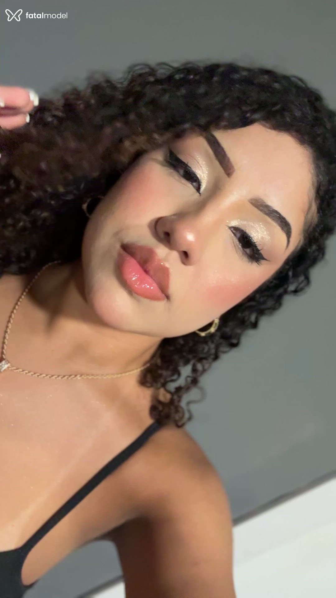 Acompanhante mulher morena (o) de olhos verdes - Mila Alves