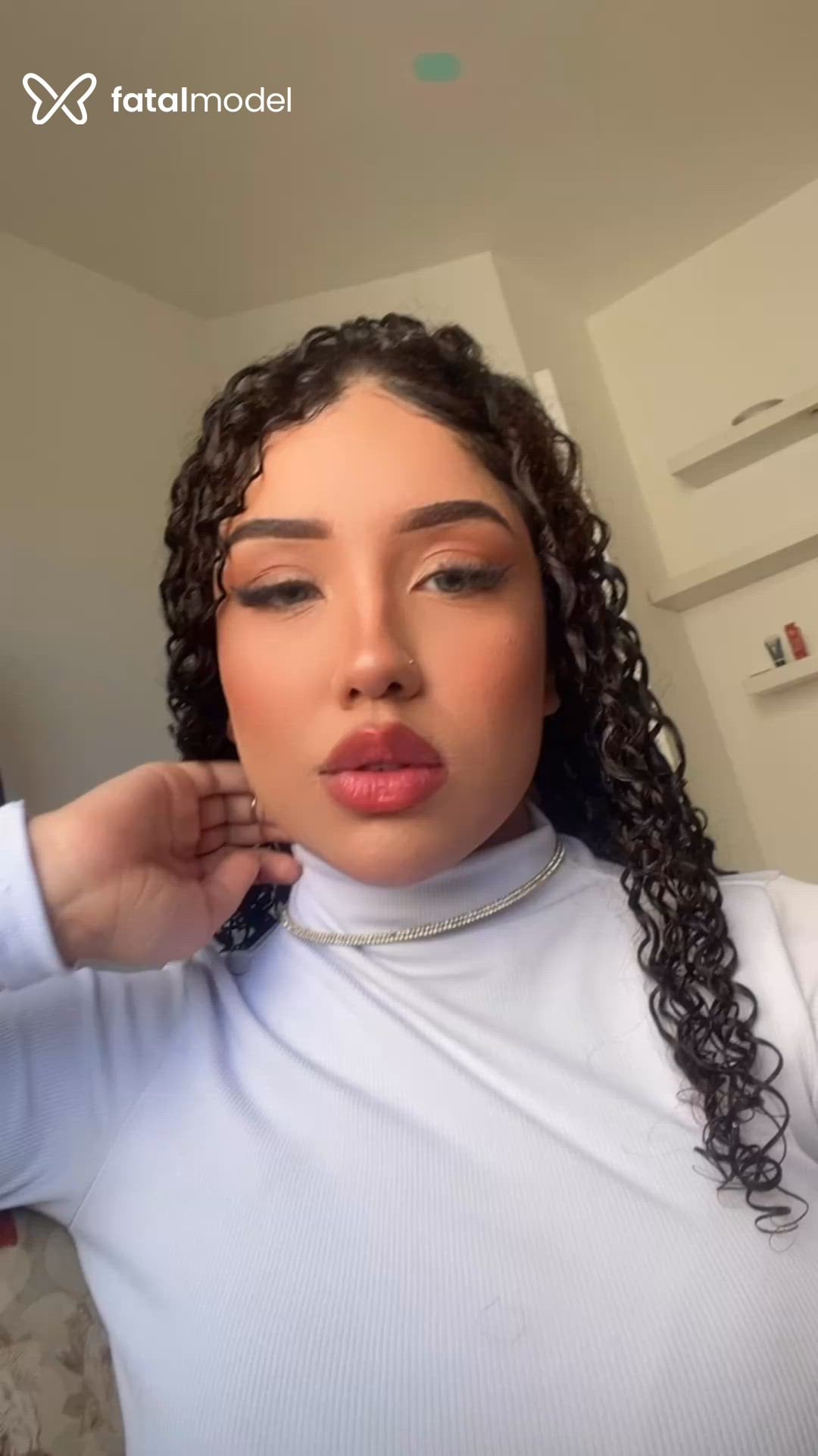 Acompanhante mulher morena (o) de olhos verdes - Mila Alves