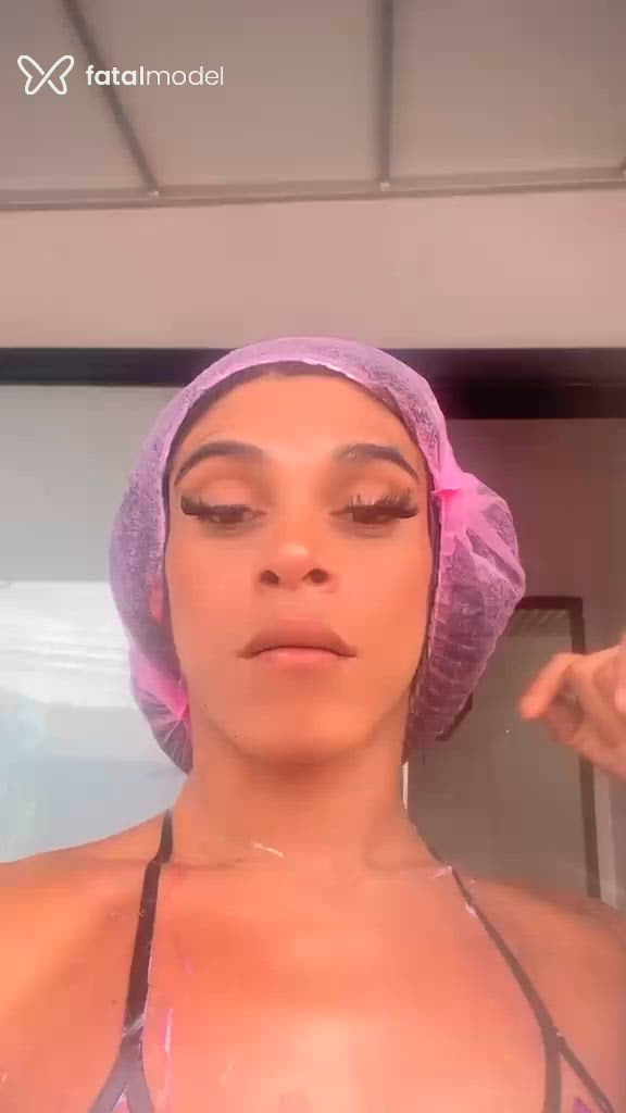 Acompanhante mulher trans morena (o) de olhos castanhos - Agatha Rodrigues