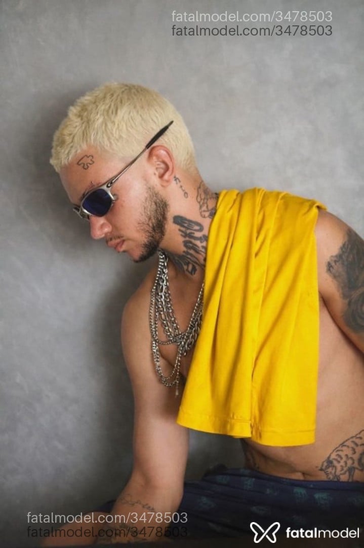 Acompanhante homem trans loira (o) de olhos mel - Talles Henrique