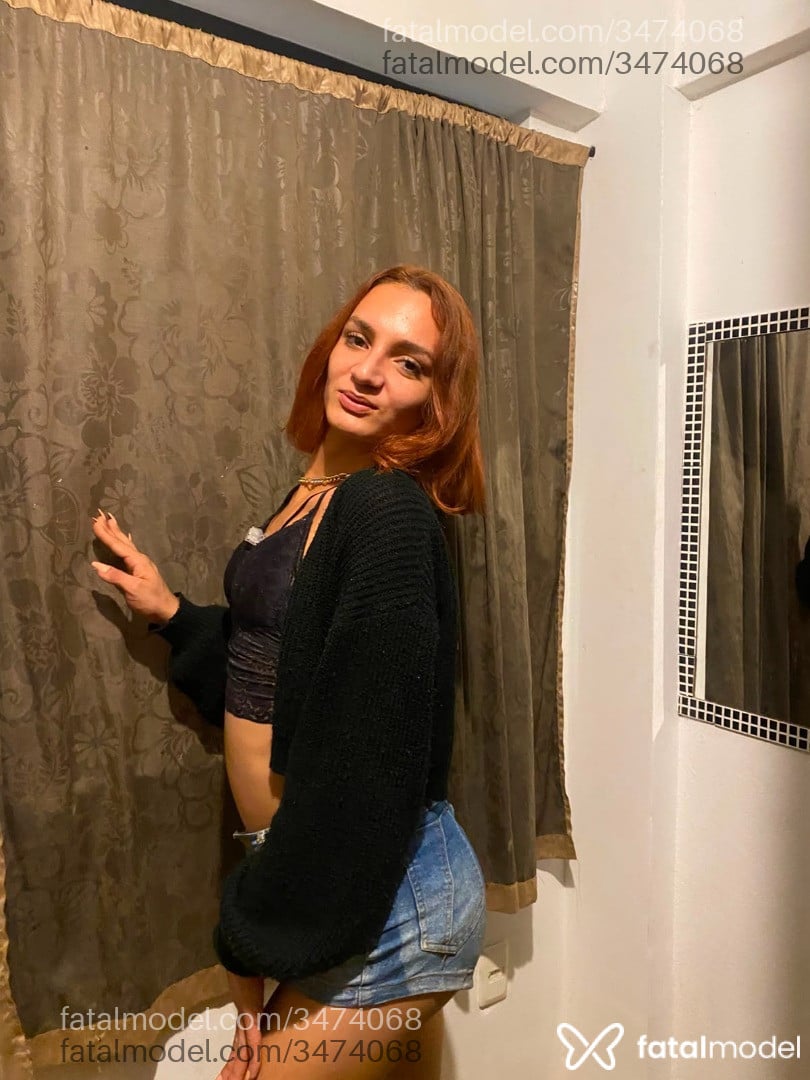 Acompanhante mulher trans ruiva (o) de olhos castanhos - Hannah Brito