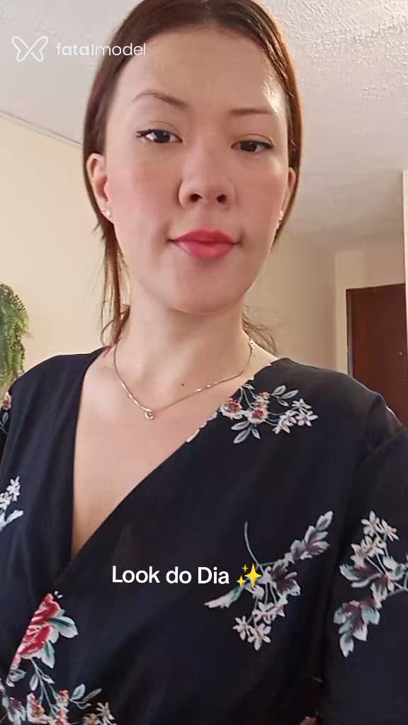 Acompanhante mulher com cabelo castanho de olhos castanhos - Luíza Graciela